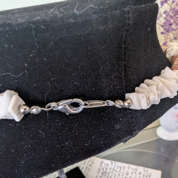 Elegant White and Brown Beaded Shell Necklace - Picture 8 of 10